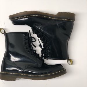 1460 WOMEN'S PATENT LEATHER LACE UP BOOTS